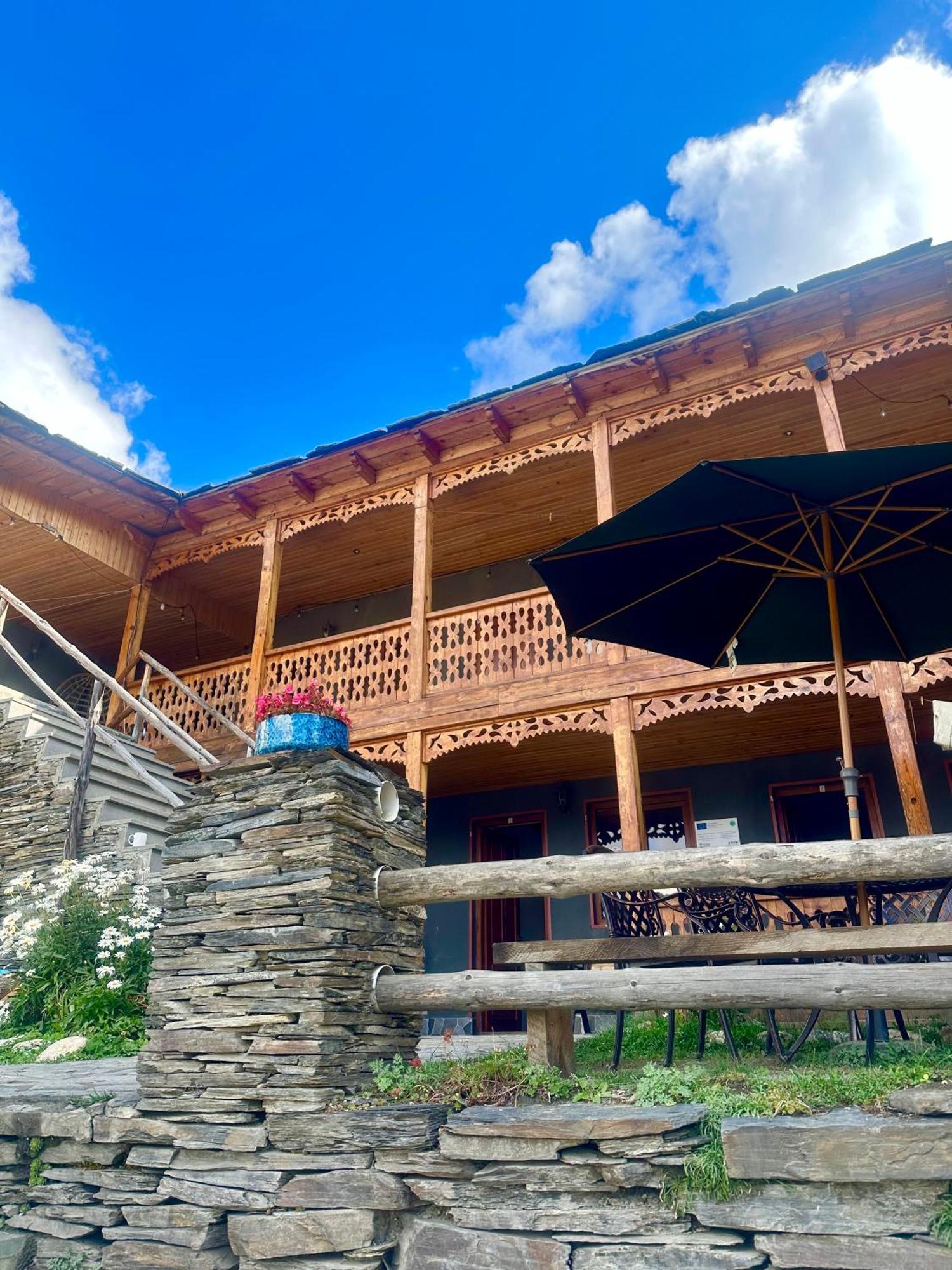 Guesthouse Lasharai Omalo Buitenkant foto